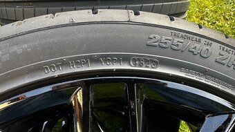 Sada nových kol 8,5 x 20" s letními pneu 255/40R20 + TPMS - 4