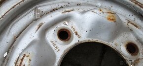 Prodám disky wartburg lze dát na trabant plus poklice - 4