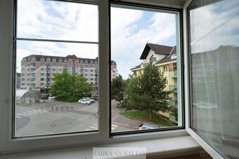 Prodej světlého 2+kk 54m2 s garážovým stáním , 2x sklepem, v - 4