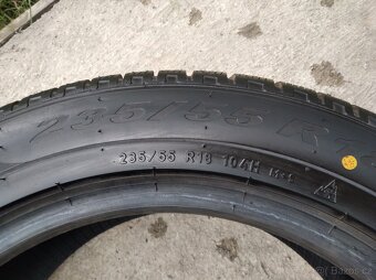 Prodám zánovní zimní pneu Pirelli 235/55/18 - 4