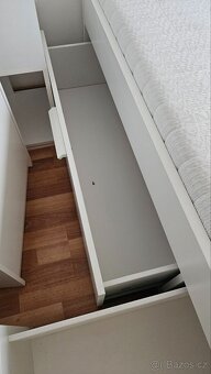 Prodám postel + rošty + matrace BRIMNES 180x200 - 4