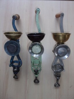 3x STARÝ MLÝNEK NA MÁK - všechny v hezkém stavu - 4