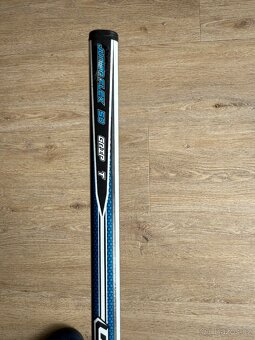 Nová hokejka CCM OCTO GUN, JR, flex 50, pravá P19(29) - 4