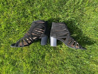 Dámské sandály na podpatku - 4