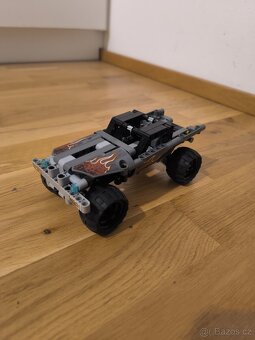 LEGO Technic 42090 – Stunt Truck / Kaskadérský truck
 - 4