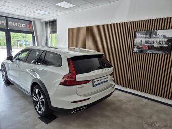 Volvo V60 2,0 D4 AWD Cross Country PLUS - 4