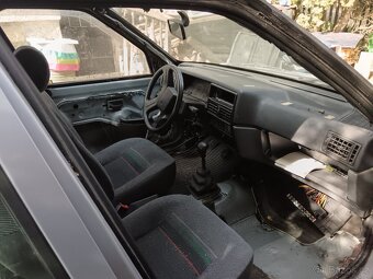 Prodám Renault 19 66 kW na náhradní dili - 4