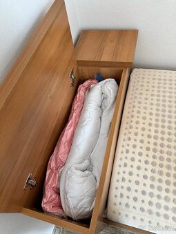 Postel s úložným prostorem, roštem i matrací - 4
