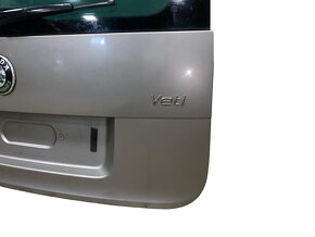Páté dveře zlatošedá barva LF8H 9202 4K4K Yeti 5L r.v. 2012 - 4
