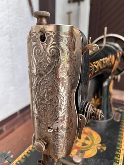 Starý šicí stroj - 4