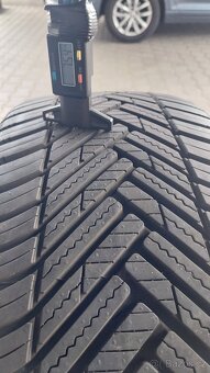 Prodám 2 x celoroční pneu Hankook 225/40/19 - 4