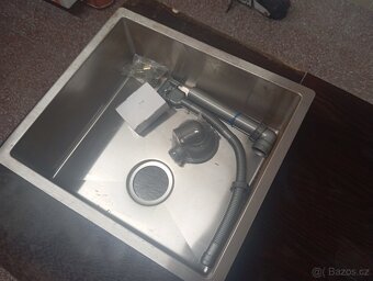 Nerezový dřez 45x50 cm - 4