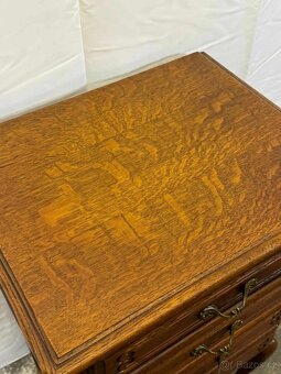 Francouzská komoda s čtyřmi zásuvky (134010) - 4