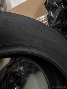 Prodám zánovní zimní pneumatiky Dunlop 235/60 R18 107H Volvo - 4