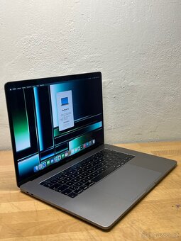 MacBook Pro 15” 2018/16GB RAM/Intel i7/512GB SSD/ Záruka - 4