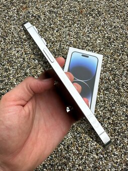 iPhone 14 pro max - baterie 93% - 4