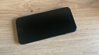 Apple iPhone 7 32GB, příslušenství, 1400Kč - 4