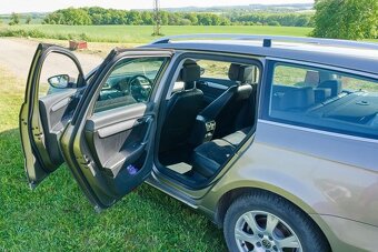 PRODÁM VW PASSAT Variant Highline 2,0 TDI - SUPER STAV - 4