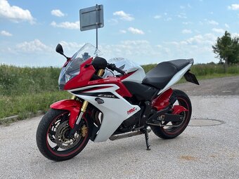Honda CBR 600F 2011 - 4