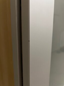 Šatní skříň s mléčným sklem, posuvné dveře - 4