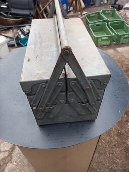 Stary zelezny box na nářadí - 4