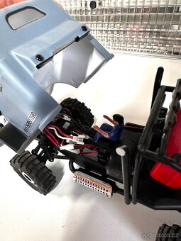 ROZBALENO - FMS 1:18 Atlas 6x6 RTR (modrý) - 4