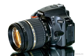 Nikon D5600 + Tamron 18-200mm + 16GB + stativ + brašna - 4