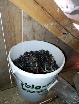 Elektrický zdroj ,ohradníky, izolátory - 4