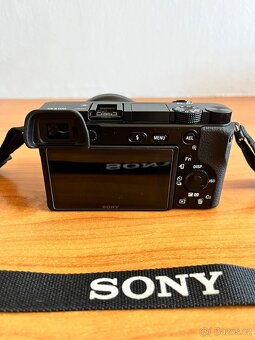 Sony a6100 s objektivem a prislusenstvi - 4