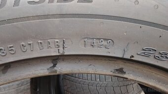 235/50 R17 100W - 4