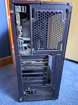 PC - GTX 1050 ti, Ryzen 7 2700, 16GB RAM - 4