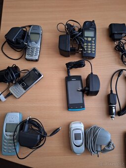 prodám mobily a příslušensti - 4