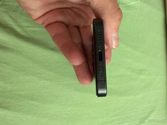iPhone 15 Pro černý titan - 128gb - 4