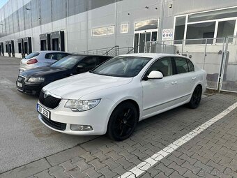 Škoda superb 2.0tdi ,dsg 2011 rok 276tis km - 4