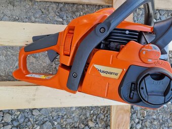 Husqvarna 440 motorova pila zaruce - 4