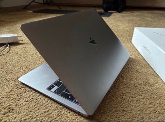 MacBook Air M1 16/256GB, top stav, nabíječka - 4