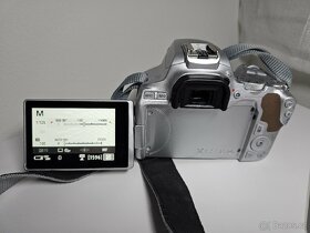 Canon EOS 250D + objektivy 10-18 a 15-85 - 4