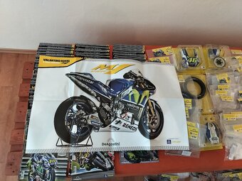 Prodám model Yamaha YZR-M1 1:4 Valentino Rossi – De Agostini - 4