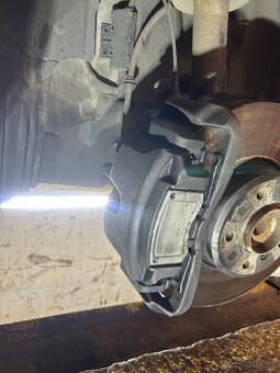 Brzdice e60 e61 550i 535d - 4
