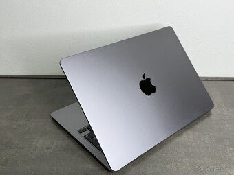 MacBook Air 13'' 2022 / M2 / 8GB / 256GB SSD / Space Gray - 4