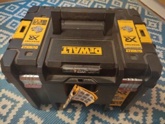 Aku okružní pila DeWALT - 4