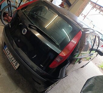 Fiat Punto 1.2-16ventil ,59kW ,r.v.2003 rozprodám na ND - 4