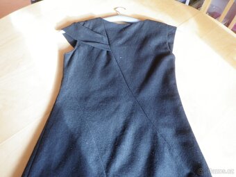 luxusní černé kvalitní značkové šaty - vel. S - 4