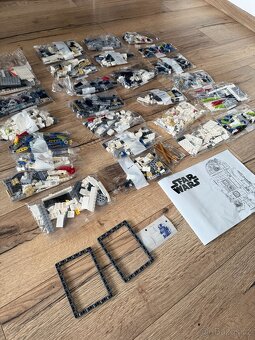 Star Wars 75308 R2-D2 - 4