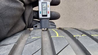Letní pneu 235/40/19 Kumho - 4