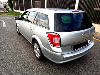 Opel Astra Caravan H 1.7 CDTi 81 kW rv 2010 - 4