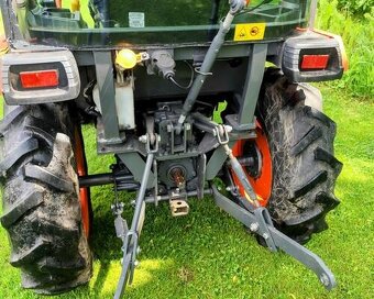 Malotraktor KUBOTA B2650 + nové rozmetadlo WESSEX - 4