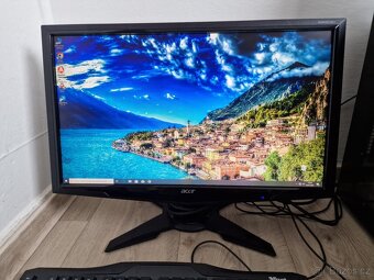 Čtyřjádrový Počítač s lcd monitorem na hraní starších her - 4