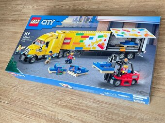 LEGO® City 60440 - Žlutý kamion doručovací služby - 4