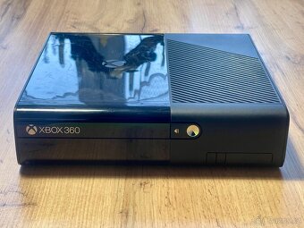 Xbox 360 – plně funkční konzole + ovladač + adaptér + 5 her - 4